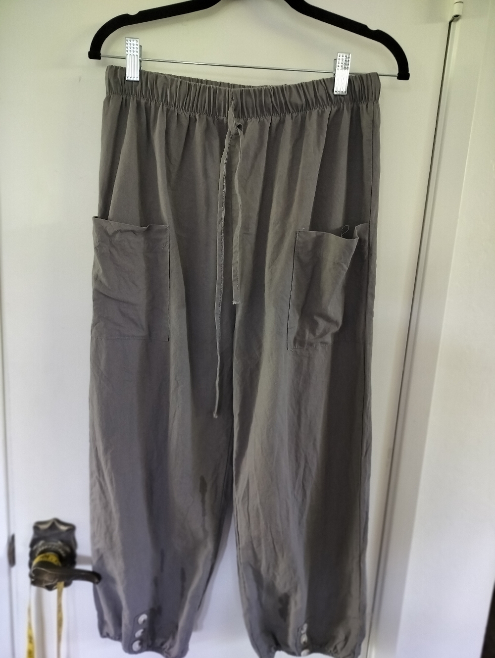 Women's Capri Cargo Joggers. Gray. 100% Cotton Medium